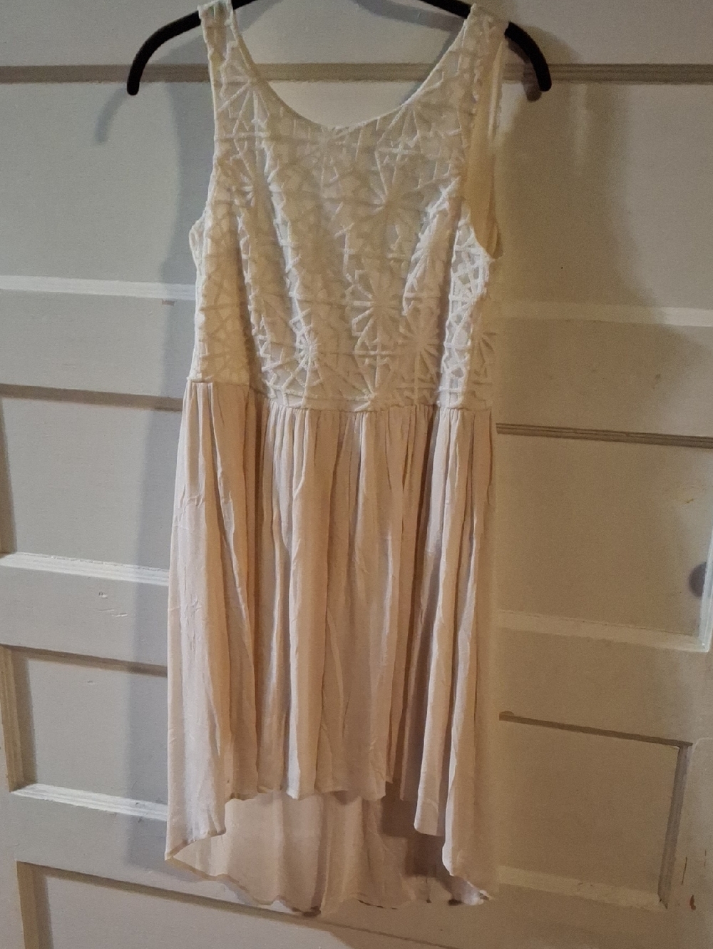 Sleeveless Cream High-Low Dress with Textured Bodice (Mis408)